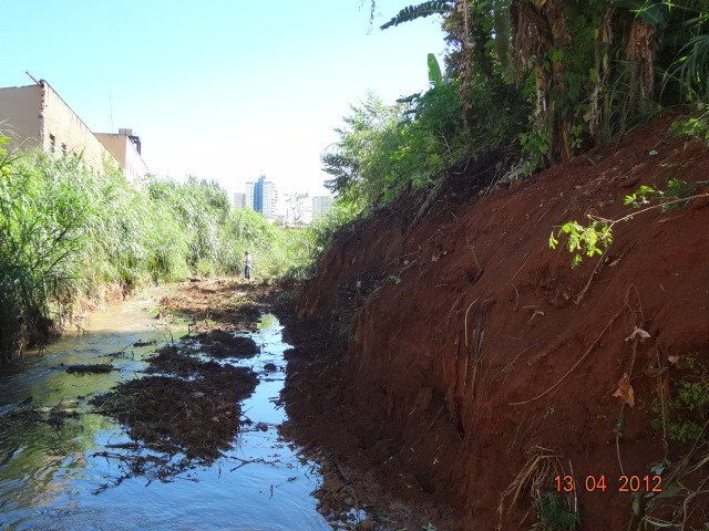 Infraestrutura Urbana - Canalização em gabião do Córrego João Cesário